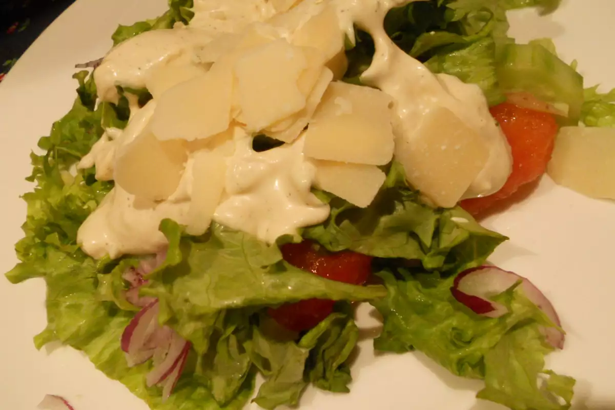 Caesar Salat mit Tomaten - 2 Rezepte | Bonapeti.de