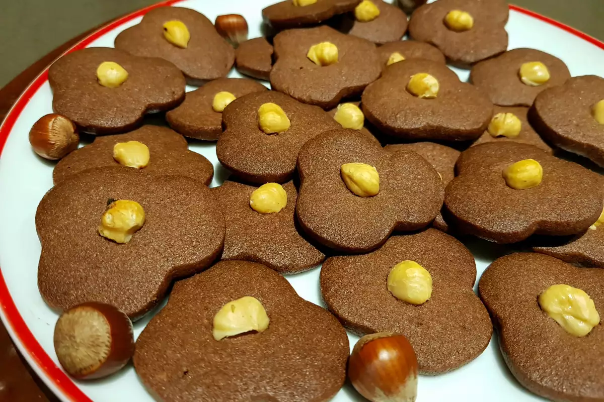 Schokokekse mit Haselnüssen - Rezept | Bonapeti.de