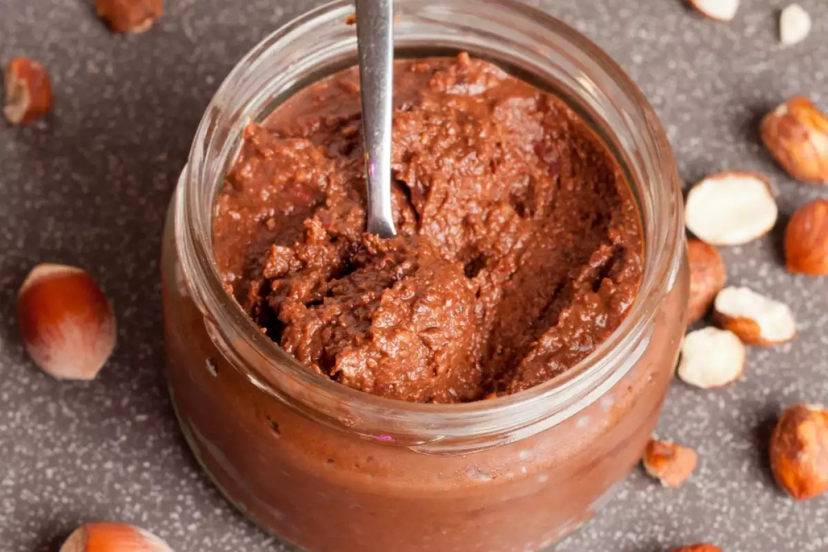 Selbstgemachtes Nutella (Schoko-Nuss-Creme) mit Naturprodukten - Rezept ...