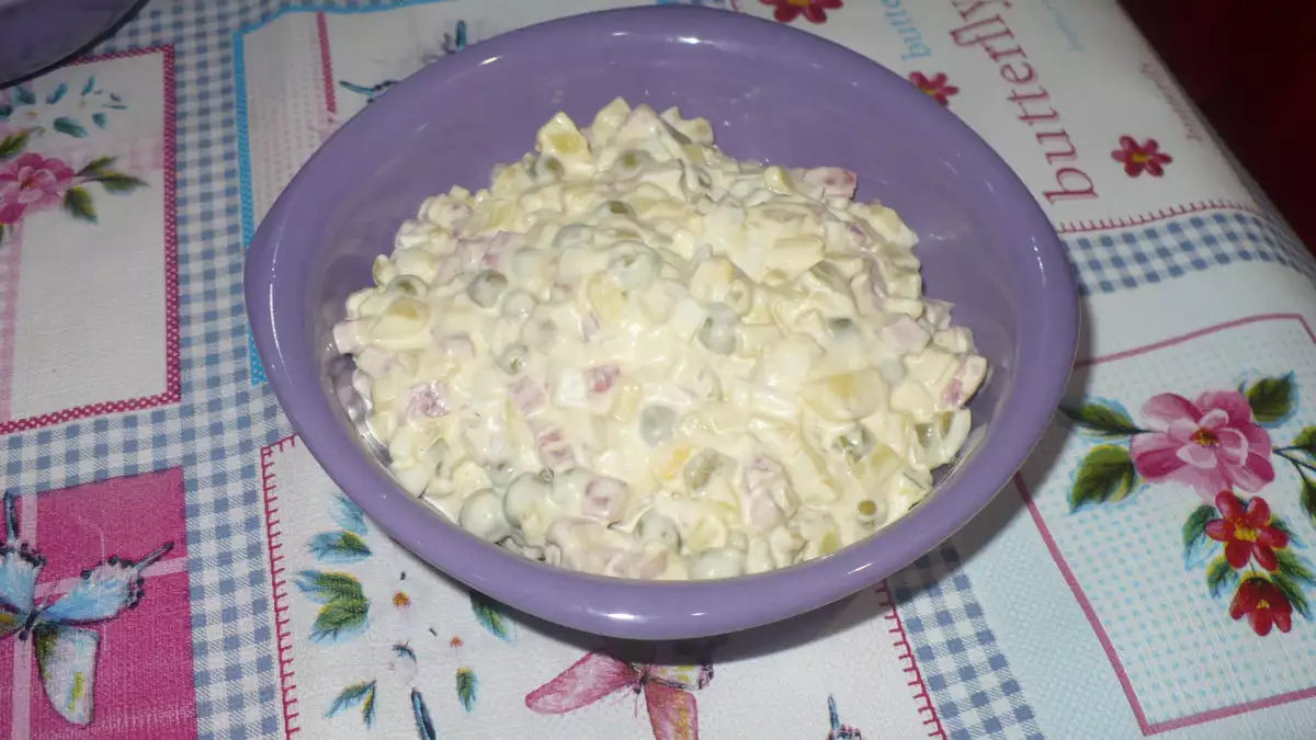 Hausgemachter Russischer Salat - Rezept | BonApeti.de