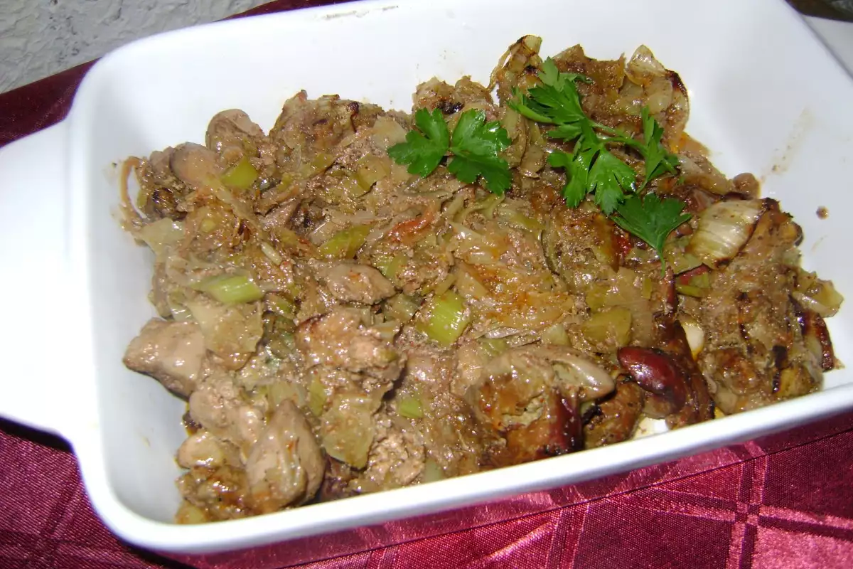 Leckere Hühnerleber mit Lauch und Zwiebeln - Rezept | Bonapeti.de