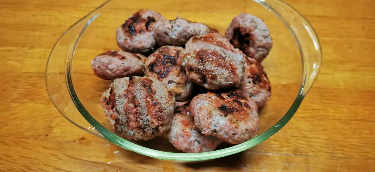 Gegrillte Frikadellen mit Petersilie - 1 Rezepte | Bonapeti.de