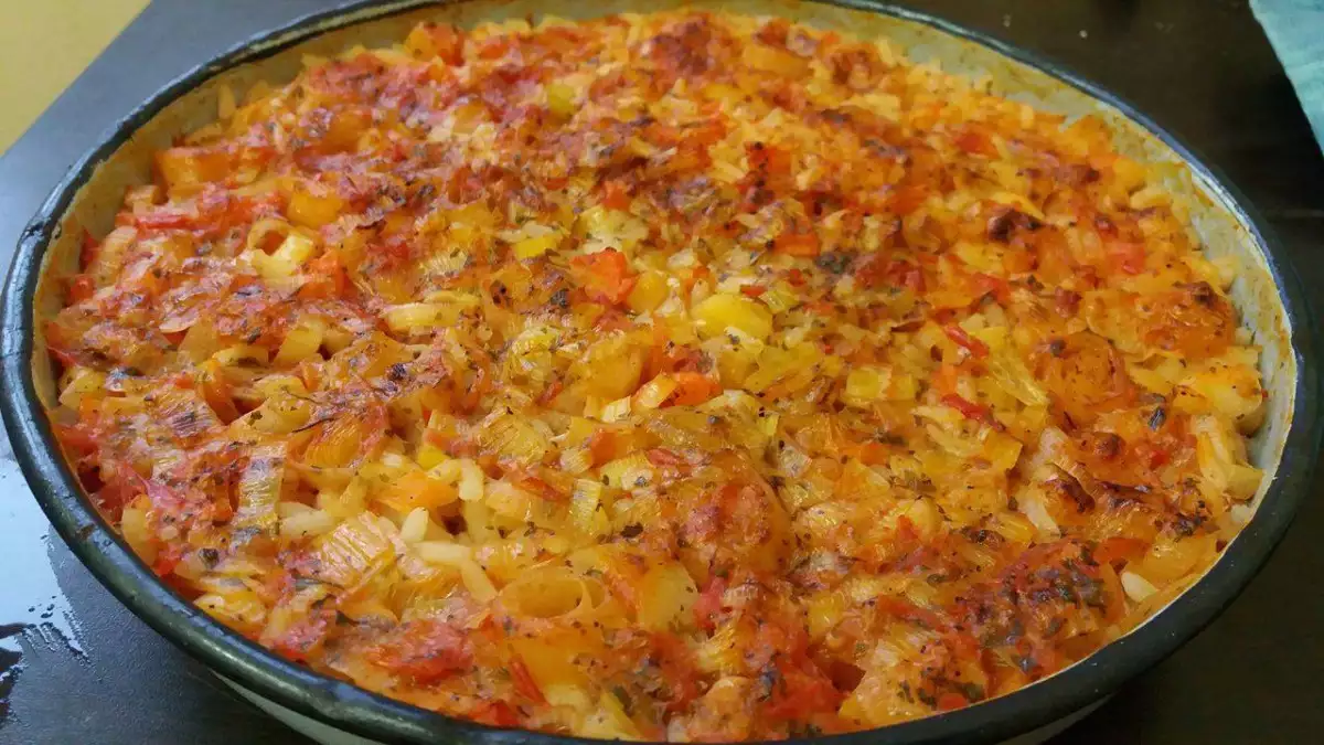 Reis mit Lauch und Tomaten im Ofen - Rezept | Bonapeti.de