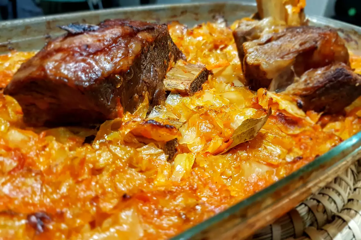 Spareribs aus dem Ofen mit Sauerkraut - 2 Rezepte | Bonapeti.de