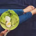 Wie man Avocado isst?