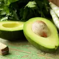 Wie schälen wir eine Avocado?