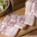 So machen sie selbstgemachten Bacon