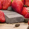 Wie macht man Erdbeeren mit Schokoüberzug?