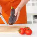 Wie schält man eine Aubergine?