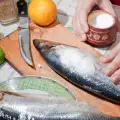 Das Salzen von Fisch