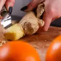 Wie reinigt man Ingwerwurzeln?