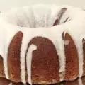 Wie stellt man eine Zitronenglasur für Gebäck her?