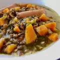 Deutsche Linsensuppe mit Würstchen