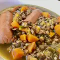 Deutsche Linsensuppe mit Würstchen