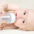 Wie man Wasser für ein Neugeborenes zubereitet
