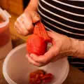 Wie schält man am besten Tomaten?