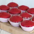 Wie macht man rote Farbe für Kuchen?
