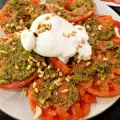 Salat mit Burrata und Tomaten