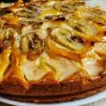 Aromatischer Obstkuchen mit Zuckerguss