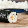Wie kocht und bereitet man Reis für Sushi zu?