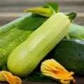 Wie man Zucchini einfach schält