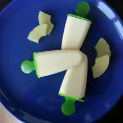 Ananas Eis in Förmchen