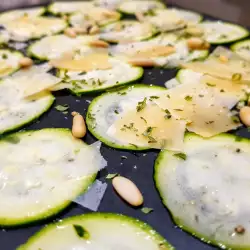 Vegetarische Vorspeise mit Zucchini