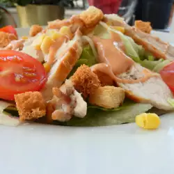 Caesar Salat mit Hähnchenfilet