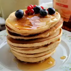 Amerikanische Pancakes mit Saurer Sahne