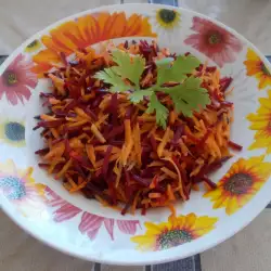Salat aus Roter Bete und Karotten
