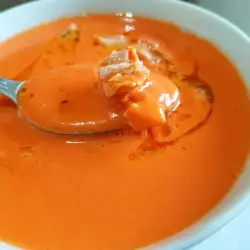 Kalte Tomatensuppe mit Thunfisch