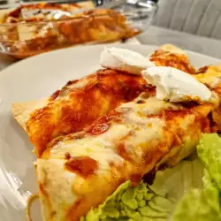 Enchiladas mit Hühnchen und Saurer Sahne