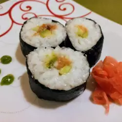 Futomaki mit Lachs und Avocado