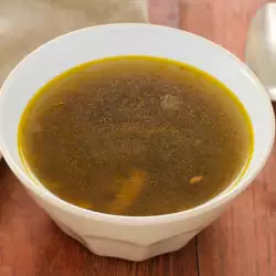 Vegane Suppe mit Petersilie