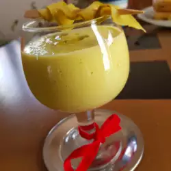 Gazpacho aus Mango und Salatgurke