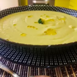 Wunderbare Cremesuppe aus Broccoli, Erbsen und Lauch