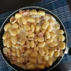 Kartoffelgnocchi mit Sahne und Speck