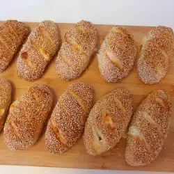 Brötchen mit Käse und Sesamsamen (Simit Poğaça)