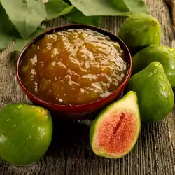 Marmelade aus grünen reifen Feigen