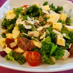 Salat mit Grünkohl und Cherrytomaten