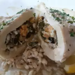 Gefüllte Calamari mit Reis und Meeresfrüchten