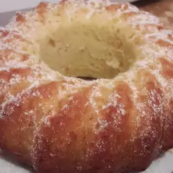 Türkischer Kuchen mit Zitronenschale