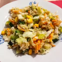 Salat mit Quinoa und Sesamdressing