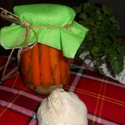 Eingelegte Karotten mit Knoblauch