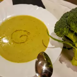 Cremesuppe aus Brokkoli und Saurer Sahne