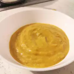 Cremesuppe aus Erbsen und Kichererbsen