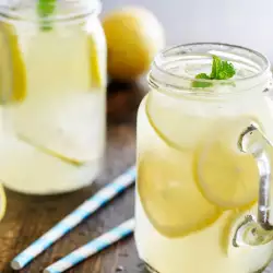 Hausgemachte Zitronenlimonade