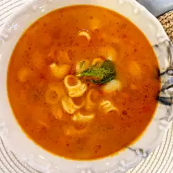 Spanische Suppe mit Paprika