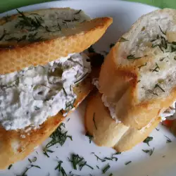 Mini Sandwiches mit Oliven und Käse