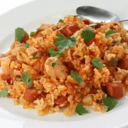 Hähnchen mit Reis und Tomaten im Ofen